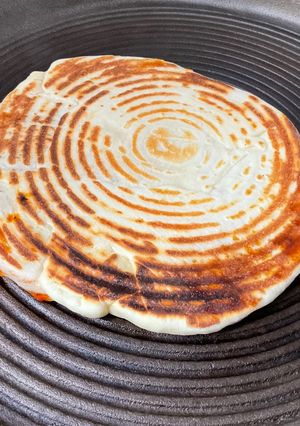 Une photo de 🌶️🧅🍅Mchahma 🥯Recette Algérienne 🥄