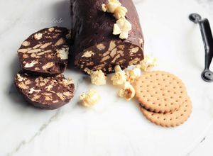 Foto de Salame de Chocolate com Bolacha e Pipocas de Caramelo