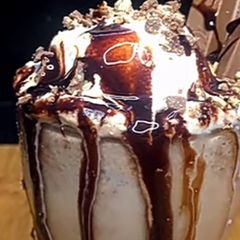 A picture of Kit kat shake.