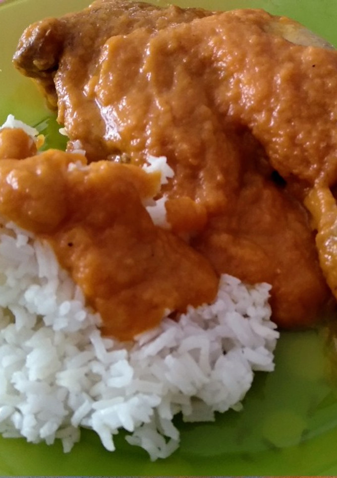 Una foto de Pollo guisado en salsa