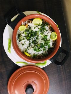 વેજ મટકા પુલાવ (Veg Matka Pulao Recipe In Gujarati) રેસીપી મુખ્ય ફોટો