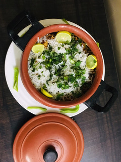 વેજ મટકા પુલાવ (Veg Matka Pulao Recipe In Gujarati) રેસીપી મુખ્ય ફોટો