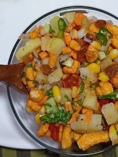 कुरकुरे की स्वादिष्ट चाट (kurkure ki swadist chaat recipe in Hindi) रेसिपी मुख्य फोटो