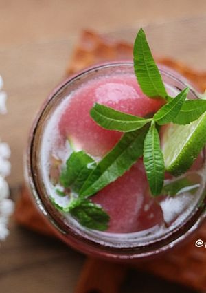 沁涼透心《蜜桃檸香氣泡飲》 的食譜成品照片