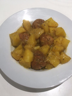 Una foto de Patatas con albóndigas