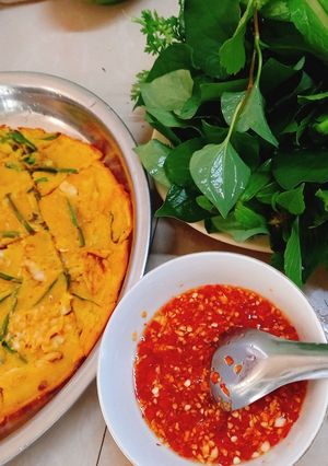 A picture of Korean Seafood Pancakes (Bánh xèo Hàn Quốc).