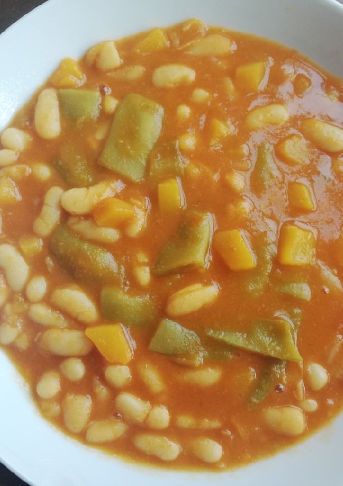 Una foto de Potaje de alubias con judías verdes y calabaza