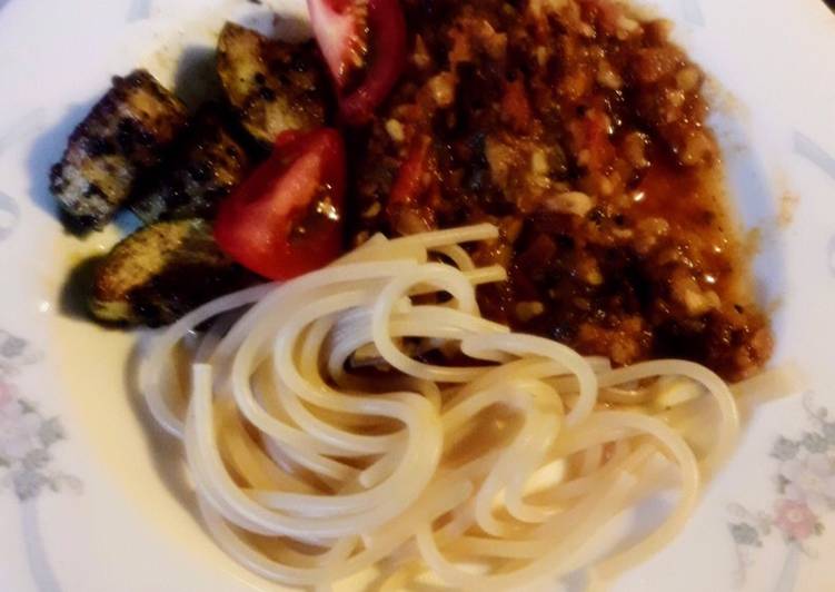 Pasta with vegetarian PastaSauce. Made of kidneybeans and homemade tomatosauce