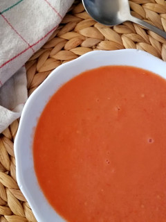 Una foto de Gazpacho andaluz 🍅🥒🧅🧄