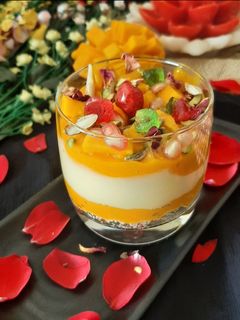 मँगो कस्टर्ड संदेश (Mango Custard Sandesh Recipe In Marathi) रेसिपी चे मुख्य फोटो