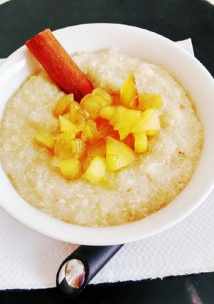 Foto principal de Quinoa en leche de almendras con manzana