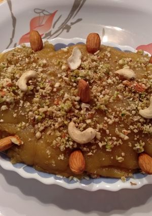 A picture of Besan ka halwa.