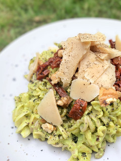 Una foto de Fusilli con salsa de aguacate (vegan)