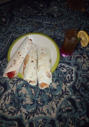 A picture of Meat Shawarma and lemon ice tea.