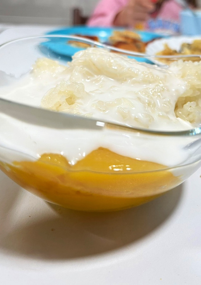 Una foto de Sticky rice - mango🥭