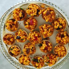 A picture of Bundi in pastry cases.