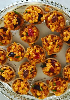 A picture of Bundi in pastry cases.