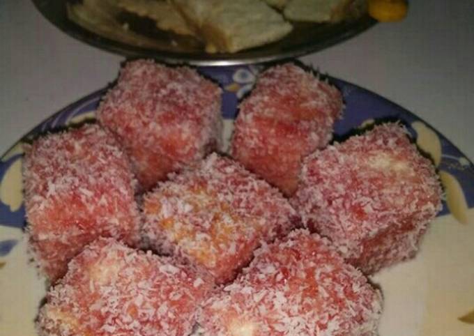 Strawberry Lamingtons