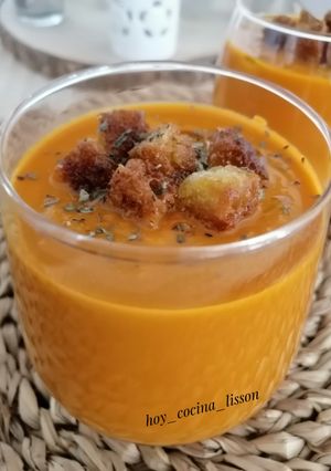 Una foto de Crema fría de zanahoria y manzana