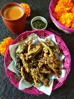 काशीफल छिलके के फलाहारी पकौड़े (Kashifal chilke ke falahari pakode recipe in hindi) रेसिपी मुख्य फोटो