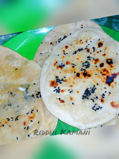 ઘઉં ના લોટની ઈન્સ્ટન્ટ બટર ગાર્લિક નાન (Wheat Garlic Naan Recipe in Gujarati) રેસીપી મુખ્ય ફોટો