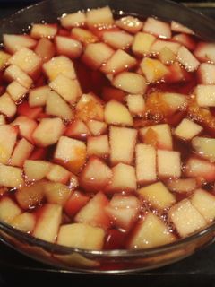 Una foto de Postre para dos, remojado en sangría