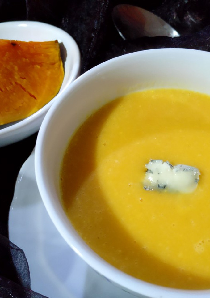 Una foto de Crema de calabaza y Gorgonzola