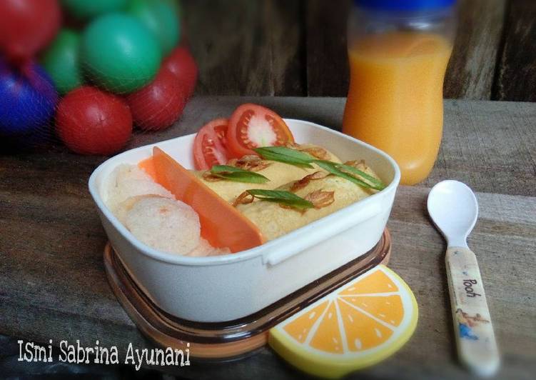 Nasi Kuning Lipat Telur Dadar