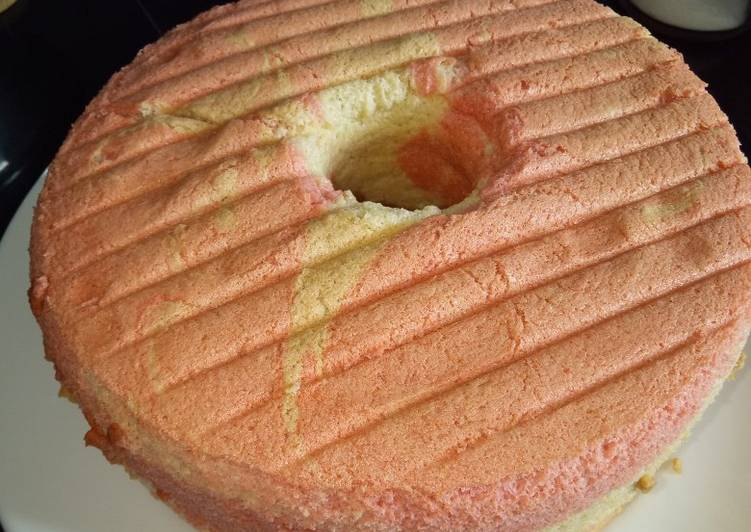 Strawberry chiffon cake