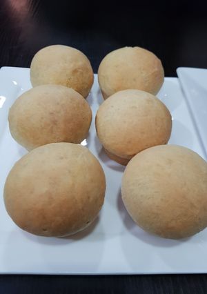 A picture of Soft yeast dinner rolls.