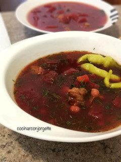 Una foto de Jueves sopa de remolacha con carne