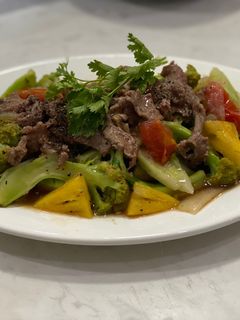 Hình của món Súp lơ xanh xào thịt bò.