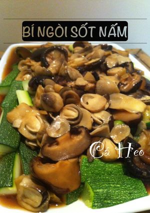 Hình của món BÍ NGÒI SỐT NẤM.
