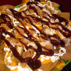 A picture of Bbq fried chicken nachos.