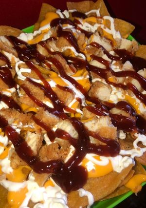 A picture of Bbq fried chicken nachos.