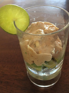 Una foto de Cocktail de camarones a la criolla *