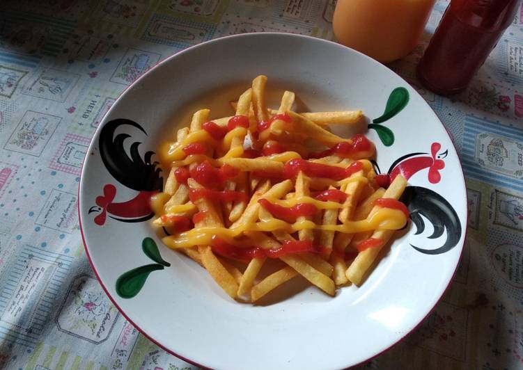 Bagaimana Menyiapkan Cheesy French Fries (Kentang Goreng Keju) 🍟🧀 yang Enak