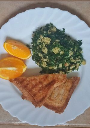 A picture of Eggs spinach & toast sandwich.