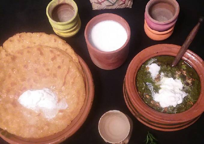 Punjabi saag with makia ki roti