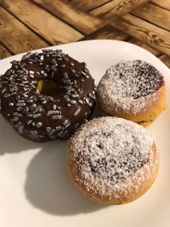 Töltött fánk - donut fánk (sütőben sült) recept fotója
