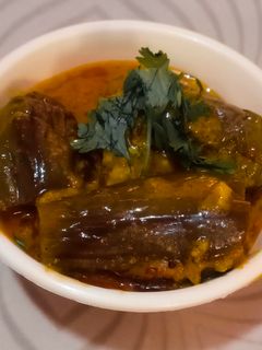 રીંગણ નું ભરેલું શાક (Ringan Bharelu Shak Recipe In Gujarati) રેસીપી મુખ્ય ફોટો