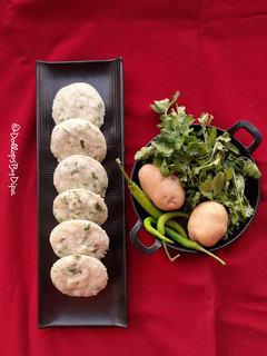 आलू इडली (Aloo idli recipe in Hindi) रेसिपी मुख्य फोटो