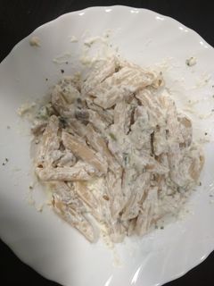 Una foto de Macarrones integrales con champiñón y calabacín