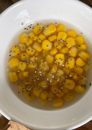 Hình của món Bữa xế: chè bắp hạt chia cho bé.