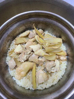 電鍋麻油雞飯 的食譜成品照片
