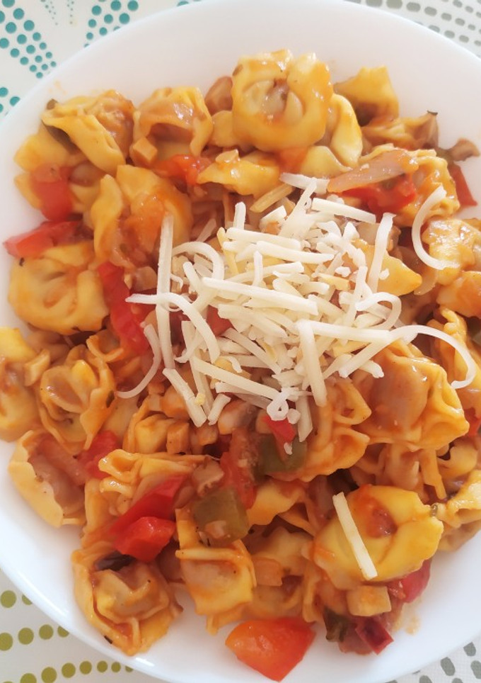 Una foto de Pasta rellena de jamón con verduras