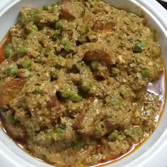 A picture of Matar Paneer Masala.