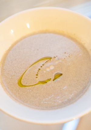 A picture of Mushroom cream soup.