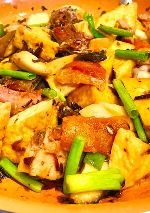 Hình của món Đậu Hũ Xào Heo Quay Nấm Đùi Gà.