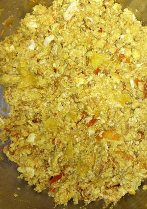 A picture of Scrambled eggs in vinegar.